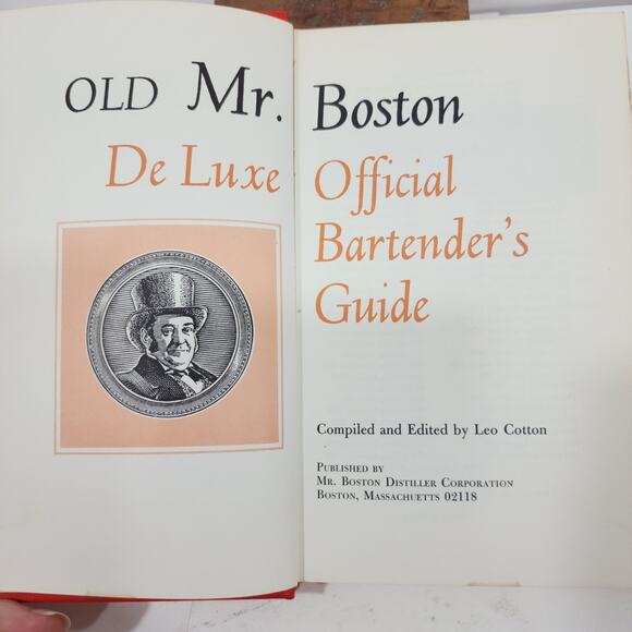 Old Mr. Boston De Luxe Official Bartender's Guide 1970 edition Vintage Books - Picture 3 of 5